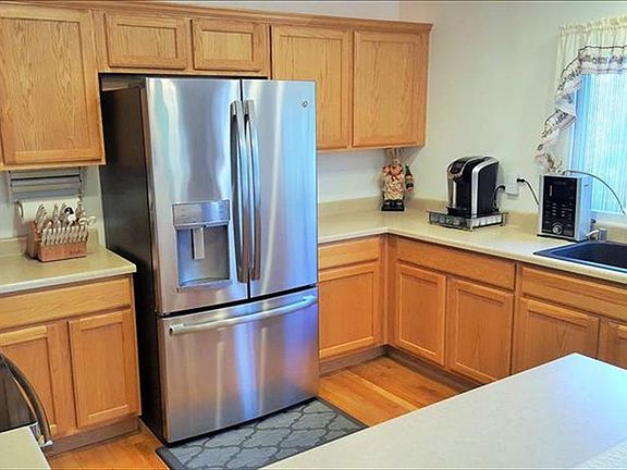 3rd image of 7954 Marion Cir