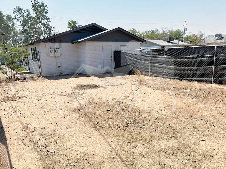 2726 E Willetta St — Photo 13
