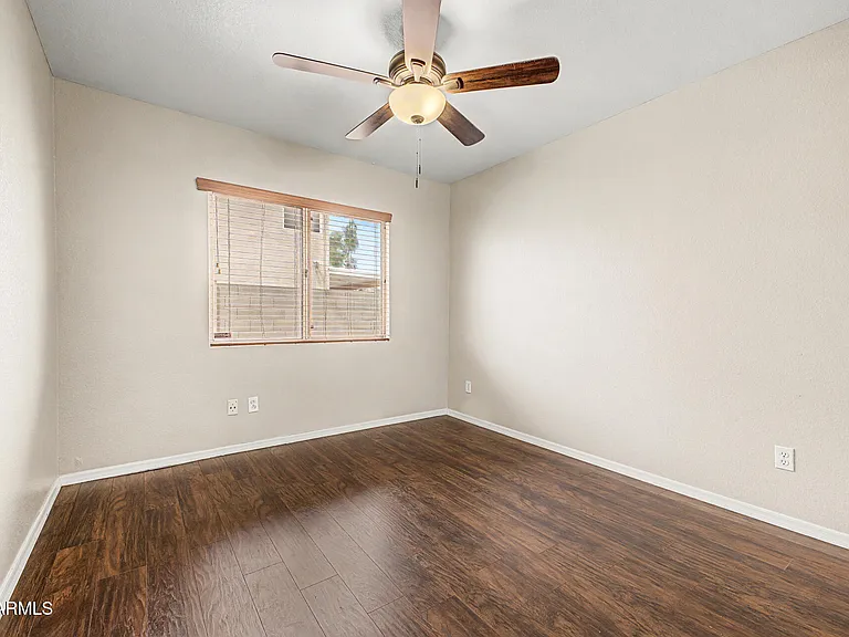 308 W Liberty Ln — Photo 28