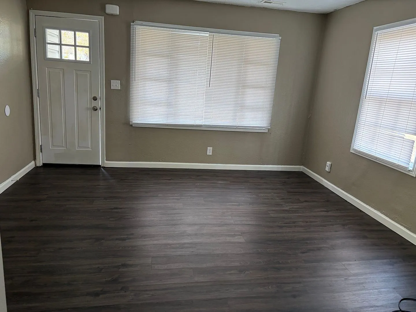 "Move-In Ready 2-Bedroom with Expansive Yard" — Photo 3