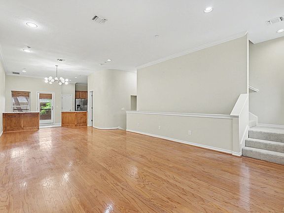 4th image of 4412 McKinney Ave APT 3