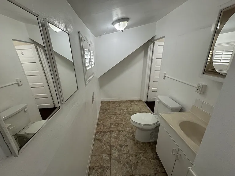 1430 W 25th St #1/2 — Photo 15