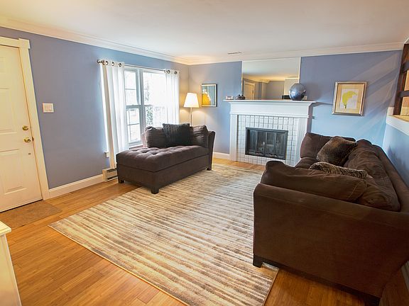 3rd image of 1217 New Hampshire Ln