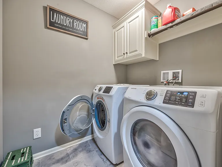 8135 NW 90th Ter — Photo 28