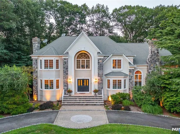 85 Locust Ln, Upper Saddle River, NJ 07458