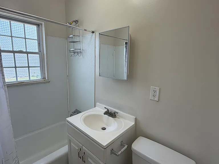 109 Jackson Ave #D — Photo 5