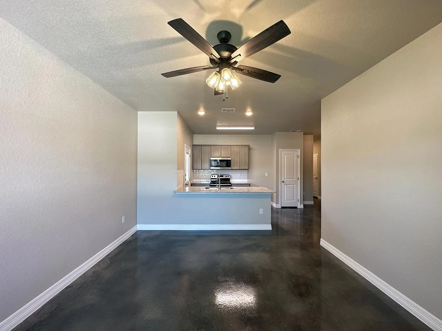3 bed, 1332 sqft, $1,350 — Photo 2