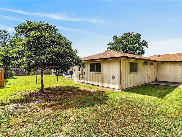 1622 La Joya St — Photo 41