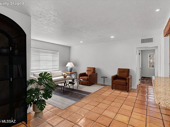 5th image of 3005 E Waverly St