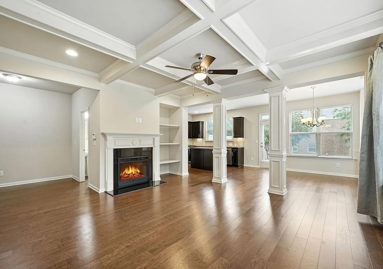 Gorgeous End Unit Townhome! — Photo 2