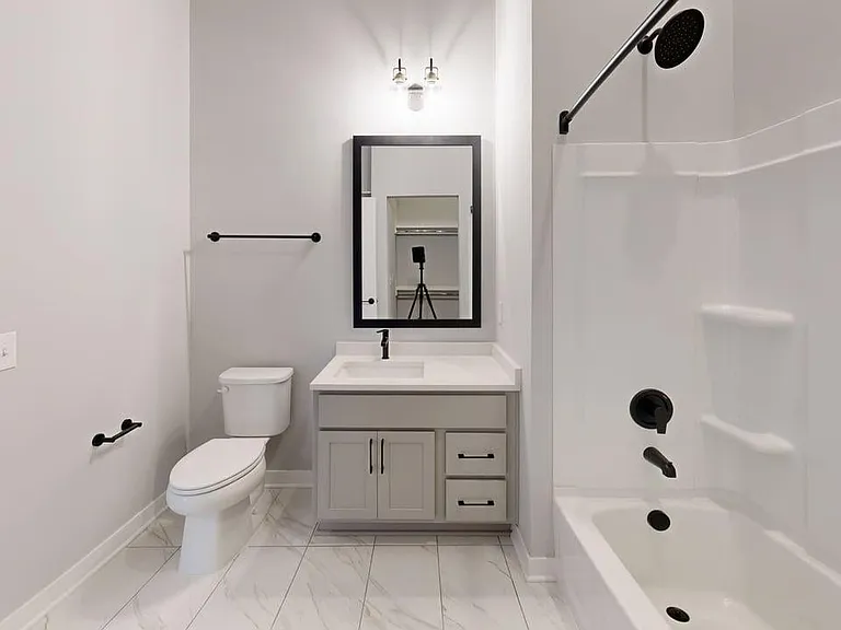 0B-4th-5th-Bathroom 0B-4th-5th-Bathroom