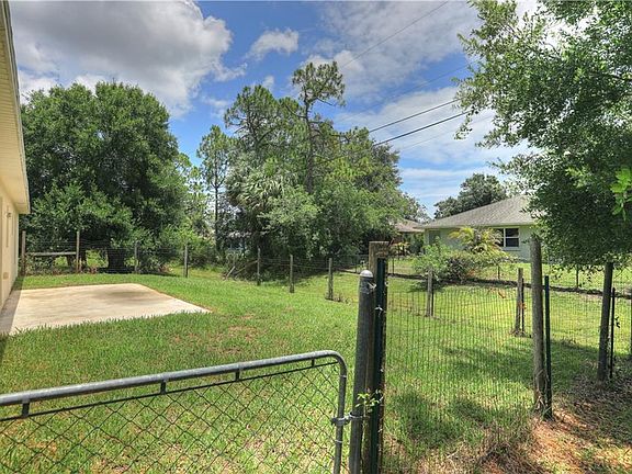 5th image of 8156 102nd Ave