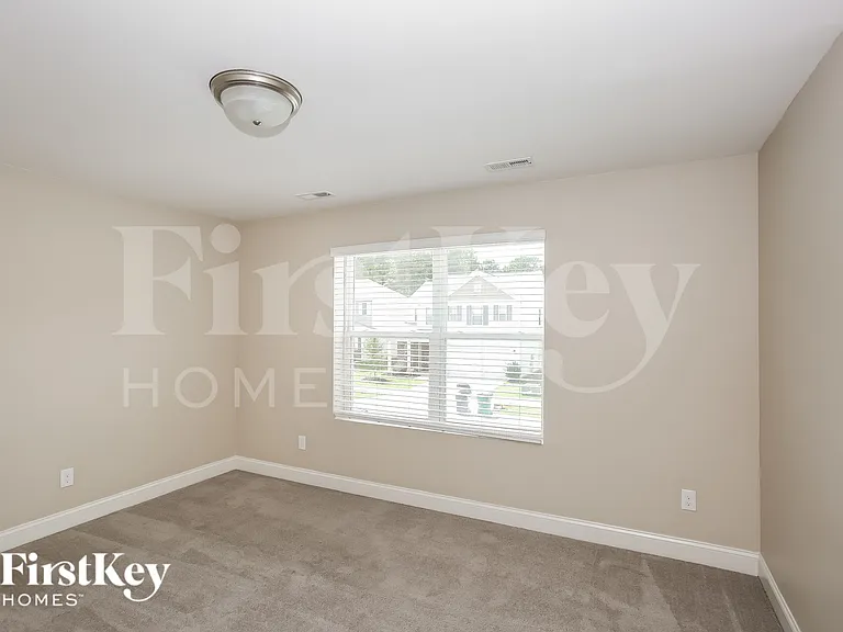 9329 Sloan Forest Dr — Photo 11