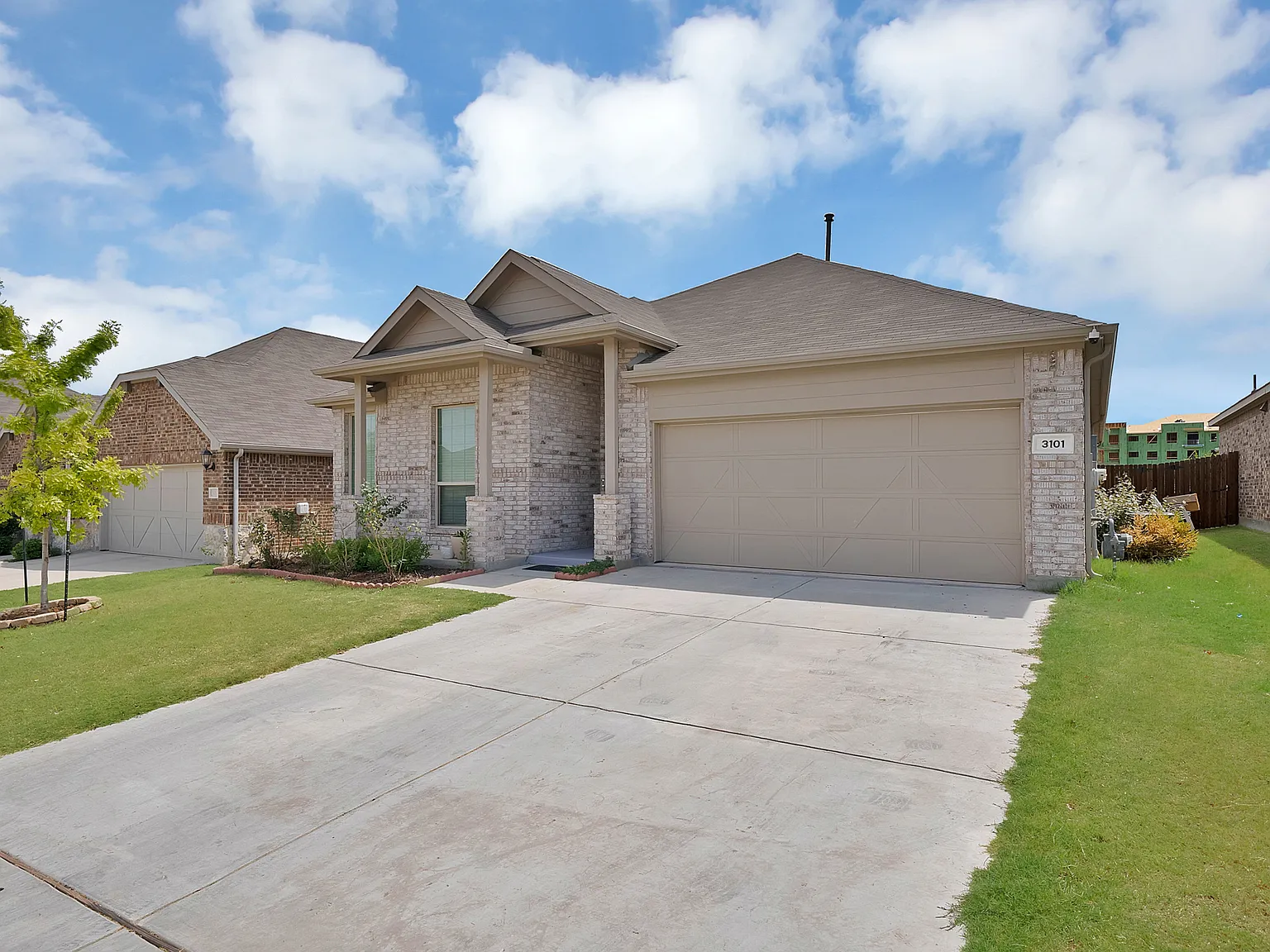 4 bed, 1998 sqft, $2,400 — Photo 2