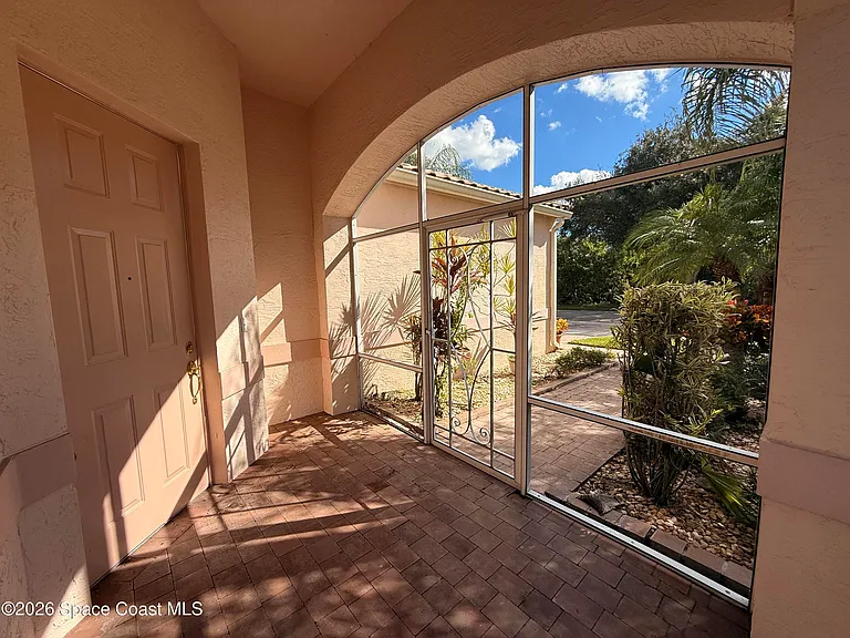 633 NW Whitfield Way — Photo 3