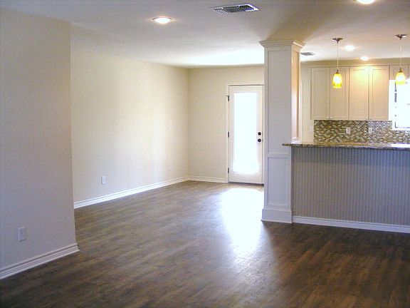 3rd image of 136 Lullwood Dr