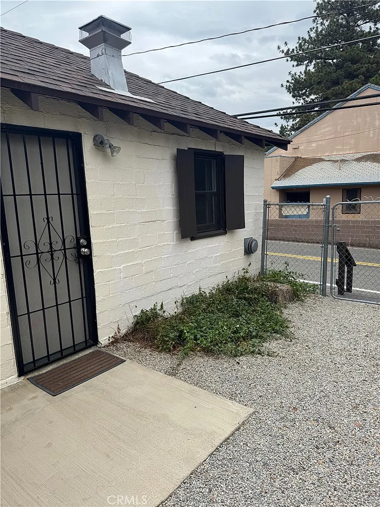 Studio, 300 sqft, $1,175 — Photo 1
