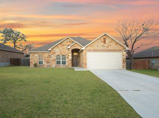 129 Parkcrest, Floresville, TX 78114