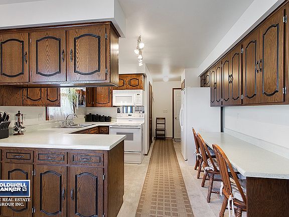 TONS OF CABINETS & counters