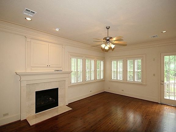 Morning Room (20 x 13) Adjacent to the Master, this is the perfect setting for