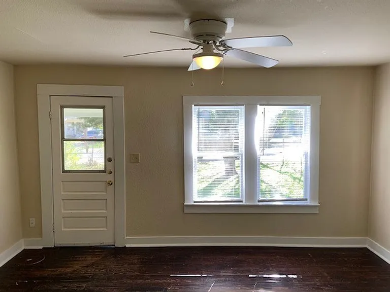 515 Lincolnshire Dr — Photo 2