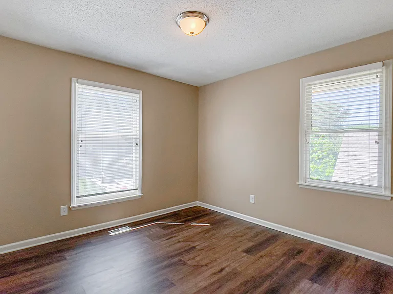 10404 NW 57th Ter — Photo 10