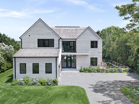 2nd image of 50 Tuckahoe Ln