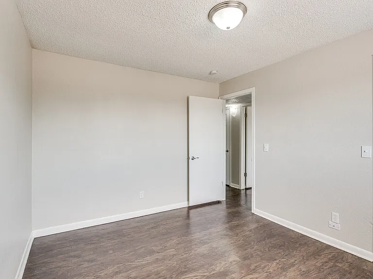 817 SW 23rd St #6 — Photo 24