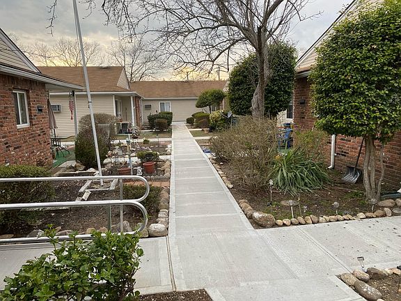 2nd image of 46 Parkcenter Dr #G
