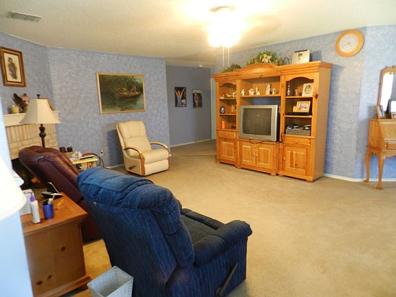 2nd image of 231 Queen Annes Dr