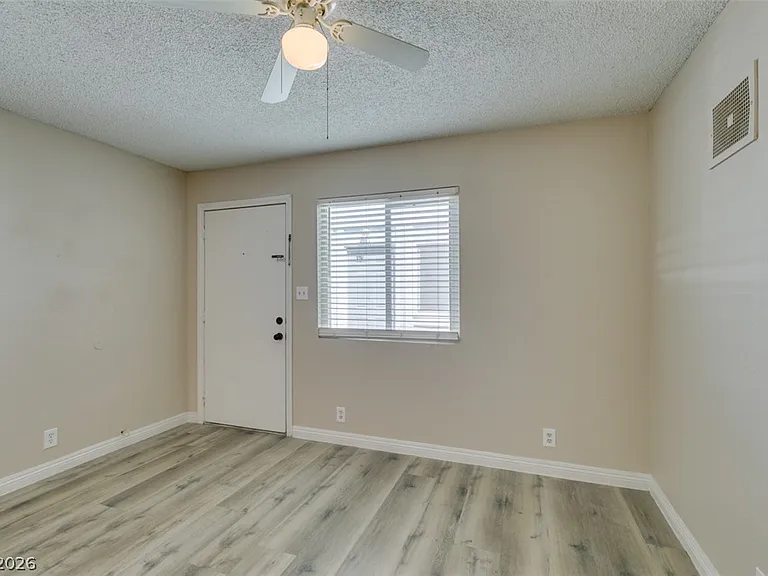 5806 Dodd St #D — Photo 8