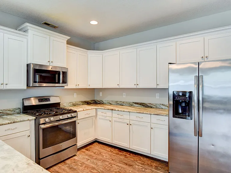 813 Evelyn Way — Photo 8