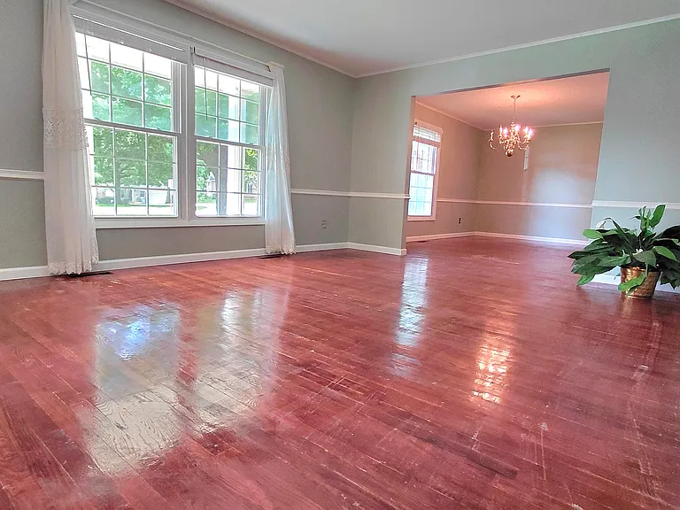 874 Hollyridge Dr — Photo 3