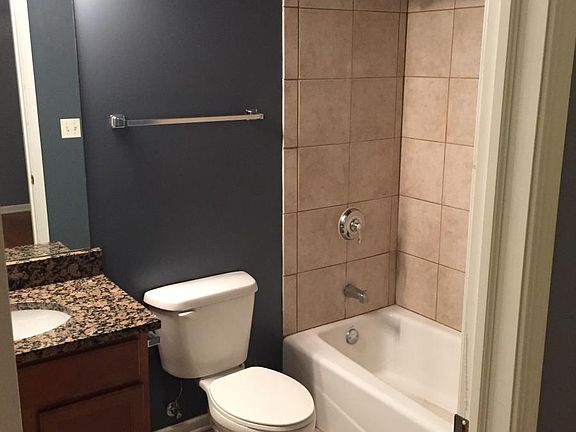 5th image of 3643 N Sheffield Ave APT 1
