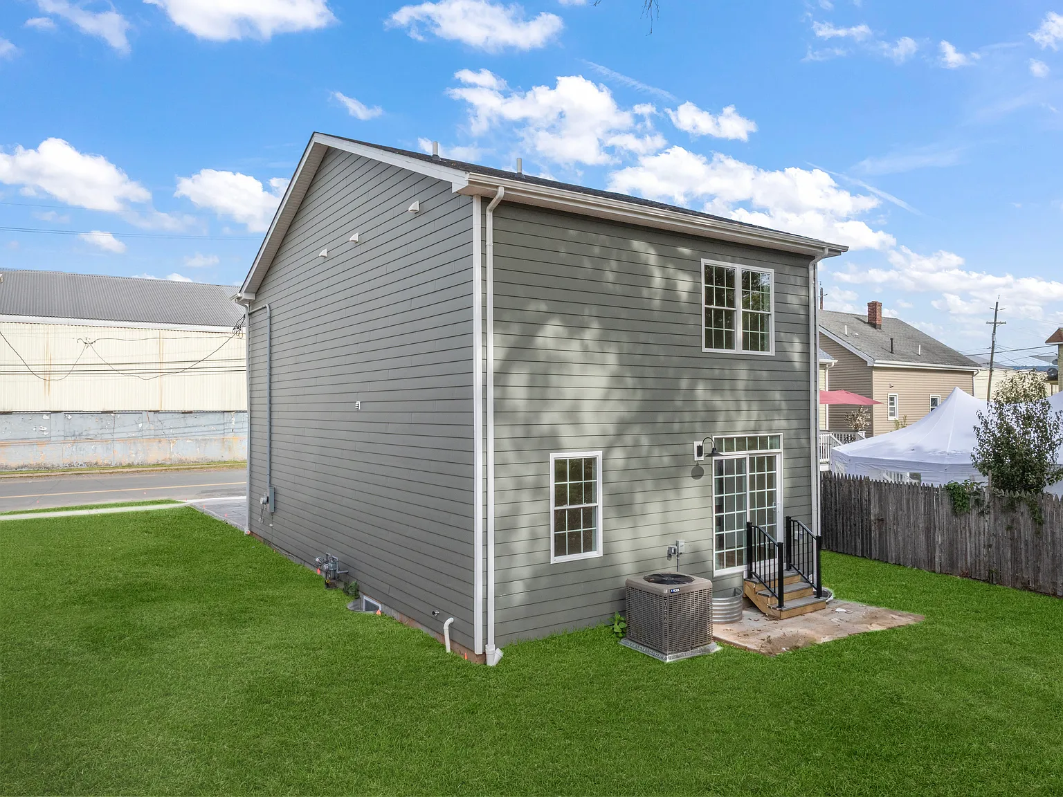 4 bed, 2000 sqft, $3,850 — Photo 4