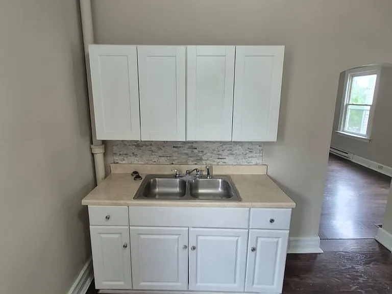 215 Elm St — Photo 5