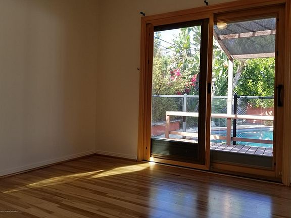 4th image of 10827 Whitburn St
