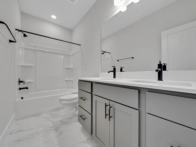 13615 Giovannis Gdn — Photo 20
