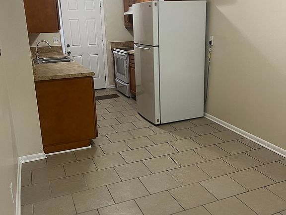 3rd image of 104 Tuckahoe Sq E