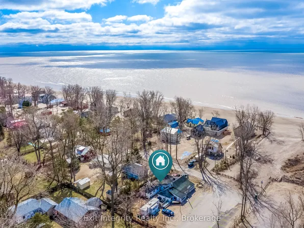 2 Beach Ave, Norfolk County, ON N0E 1M0