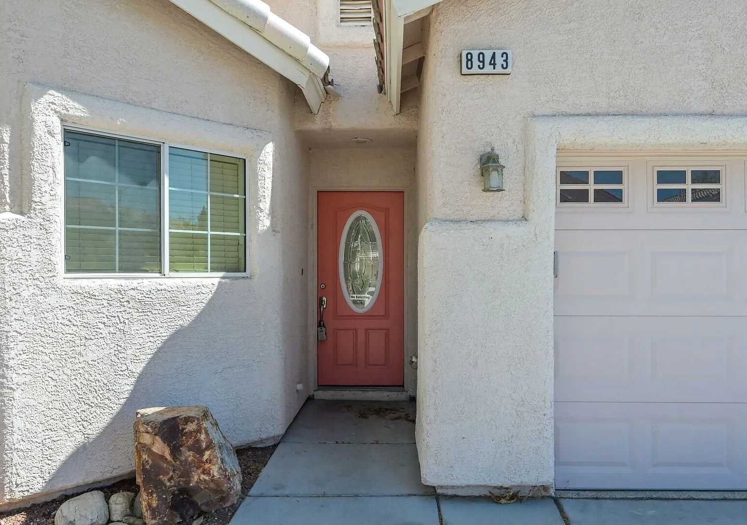 NW 4 Bedrooms!! Primary bed & Bath Downstairs!! Tankless Water Heater!! Low maintenance, Desert l... — Photo 3