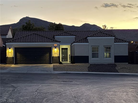 4th image of 1013 Black Olive St