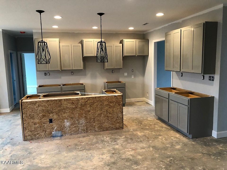 2nd image of 2611 Graham Ln