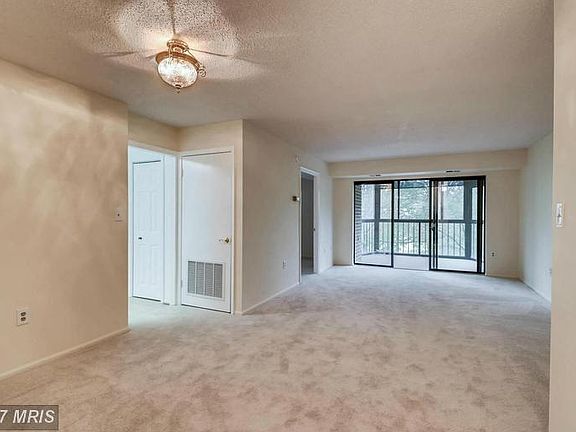3rd image of 15101 Interlachen Dr APT 320