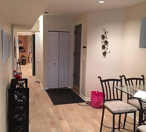 5th image of 1917 N Larrabee St #G1
