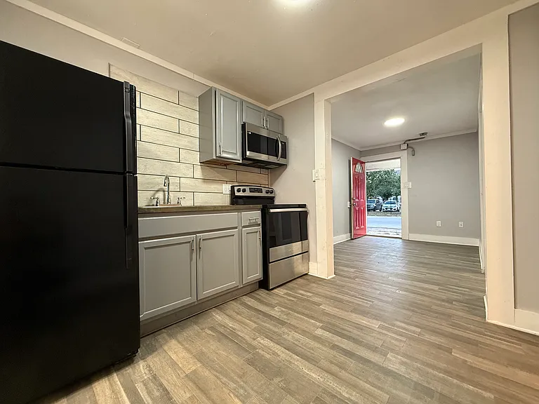 1011 Vfw Blvd #1 — Photo 7
