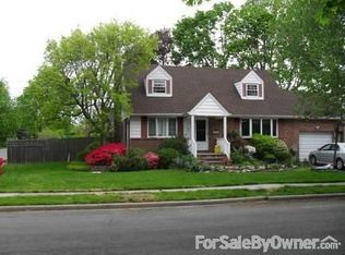 66 Amby Ave, Plainview, NY 11803