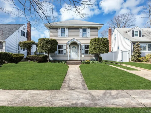 126 Stuyvesant Avenue, Merrick, NY 11566