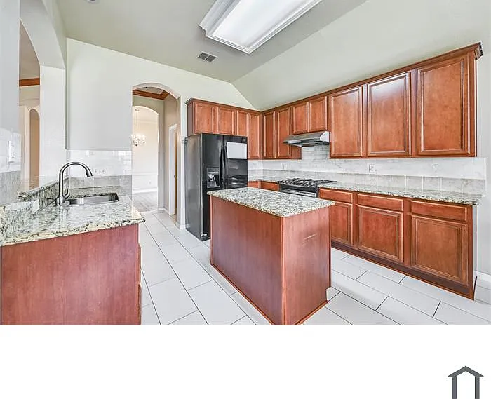 606 Primavera Dr — Photo 8