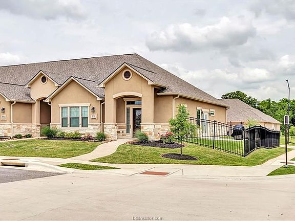 2nd image of 1734 Dakota Ln